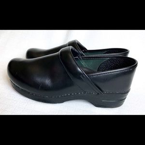 Dansko Black Shoes Size 43 (11)